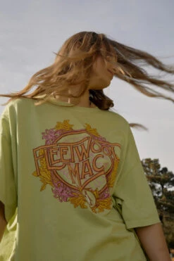 DAYDREAMER FLEETWOOD MAC FLOWER CREST TEE -Steelers Style T1536FLE611 LLYGR FLEETWOODMACFLOWERCRESTOSTEE EDITORIALCROPPED 6 1100x 5b348551 180f 4cff bdc0 4da6214ba359