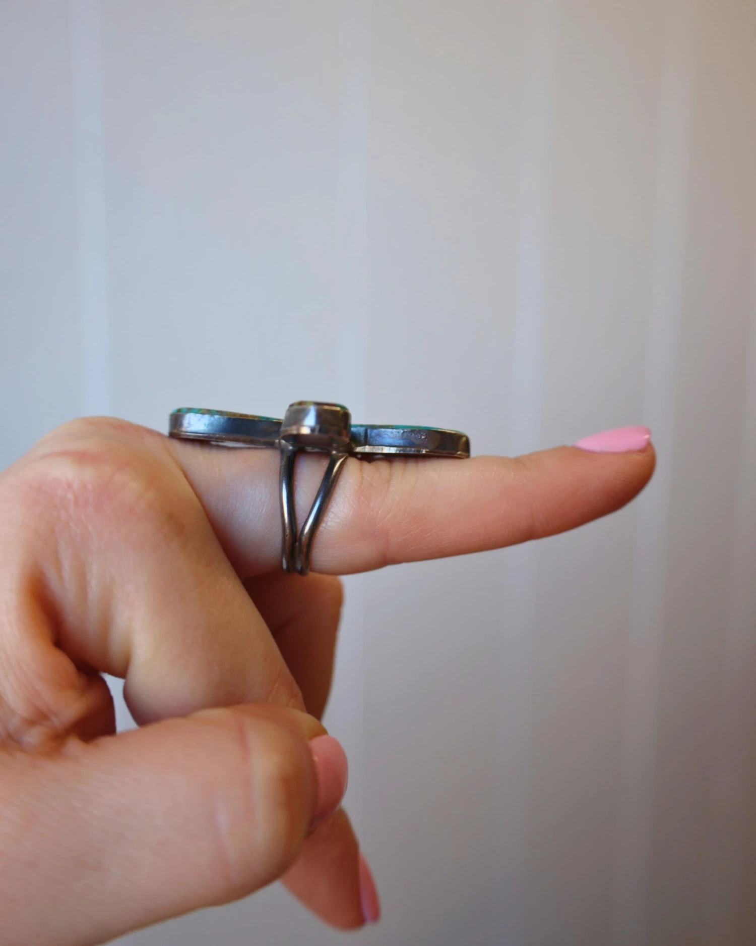 4 TURQUOISE TEARDROPS RING- SIZE 6 4 4 TURQUOISE TEARDROPS RING- SIZE 6 - Image 4