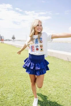 QUEEN OF SPARKLES RED, WHITE & BEER TEE -Steelers Style soelstudio QOSMAY2023 500